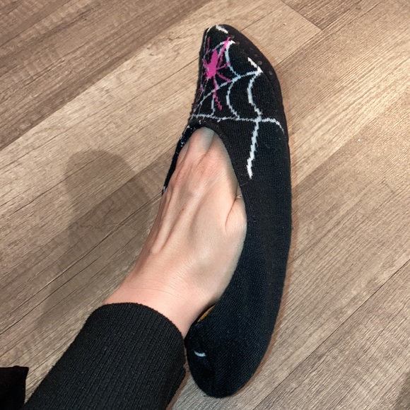 **LAST CHANCE!! FREE! Gift with Purchase! Halloween Spider Web Slippers - Picture 4 of 5